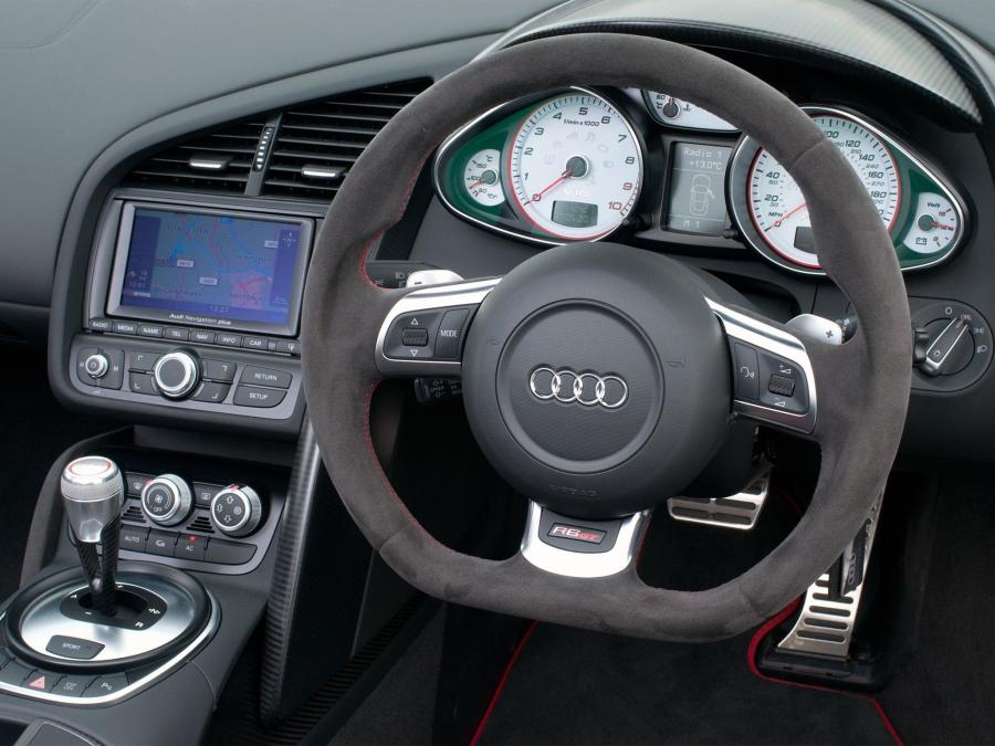  Audi R8 GT Spyder 2011 года  (UK) (фото 15 из 21)
